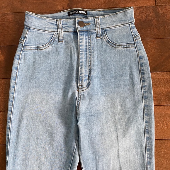 🔴SOLDClassic FashionNova High waisted jeans - Picture 2 of 9